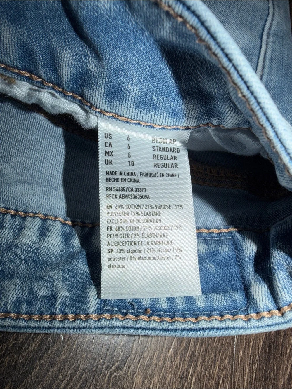 American Eagle Super Stretch X Distressed Skinny Jeans Size 6 Light Wash